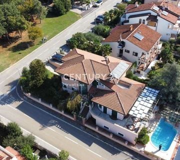 EKSKLUZIVNA VILA S BAZENOM I VERSACE INTERIJEROM – POREČ, FINIDA - cover
