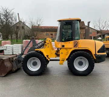 Utovarivač Volvo L45 - cover