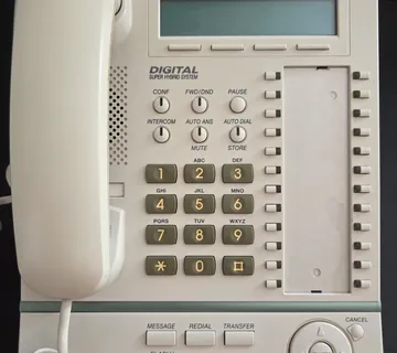 Fiksni telefoni za centralu Panasonic KX-T7630 i KX-T7665 - cover