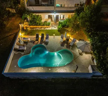 FAŽANA-Turistička nekretnina s 7 apartmana i bazenom - cover