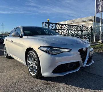 Alfa Giulia 2.2D AUTOMATIK Ti Q4 210KS VELIKA NAVI°KAMERA°KOŽA°LEASING - cover