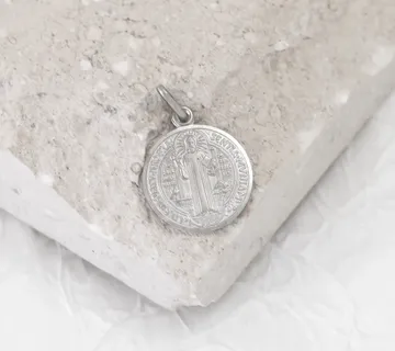 Zlatni privjesak Sv. Benedikt S - cover