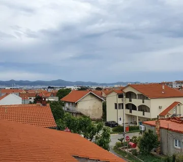Zadar, Bili Brig, prostrani stan(103,43m2)s garažom, krovnom terasom - cover