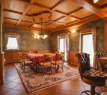 RIJEKA,VEŽICA-Samostojeća kuća s velikom ograđenom okućnicom i garažom - cover