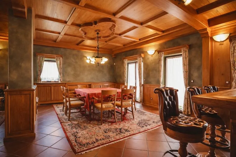 RIJEKA,VEŽICA-Samostojeća kuća s velikom ograđenom okućnicom i garažom - cover