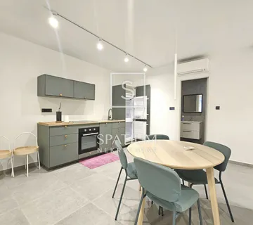 RIJEKA, BELVEDER, STAN U BETONSKOJ ZGRADI, POVRŠINE 54m2 - cover