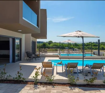 Villa Esmeralda II - cover