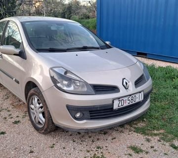 Renault Clio 1,5 dCi reg 08/25.. KARAMBOL - cover