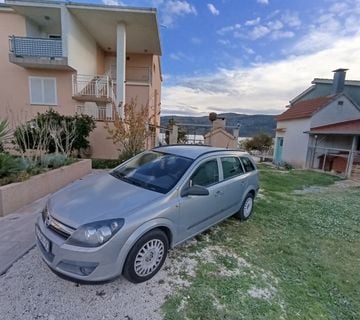 Opel Astra H karavan  - cover