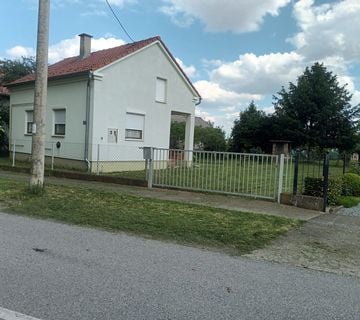 Vukovar! Kuća 35 m2 i 709 m2 okućnice - cover