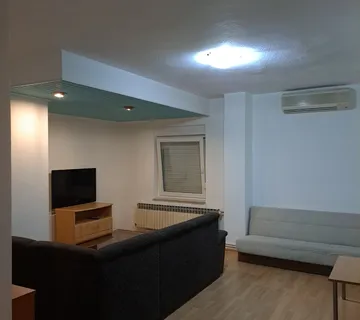 Iznajmljujem potpuno uređen i opremljen stan 70m2 u centru Bjelovara - cover