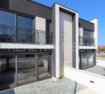 PRIVLAKA- KOMPLETNO NAMJEŠTENO I USELJIVO! (prodaja) - cover