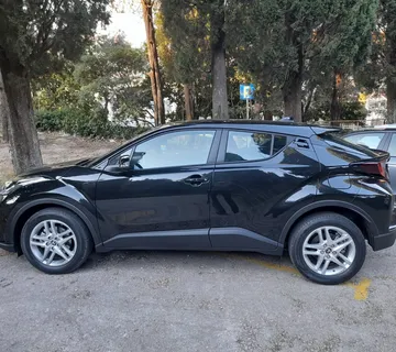 Prodajem Toyotu C-HR Hybrid (benzinski) - cover