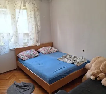 SPLIT SPINUT KOMFORAN STAN 100 M2 SMJEŠTAJ ZA RADNIKE DUGOROČNO - cover