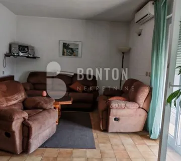 ZADAR PRILIKA TROSOBNI STAN,STUDIO APARTMAN i POSLOVNI PROSTOR - cover