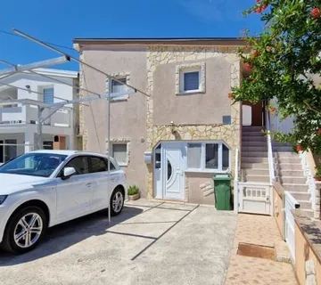 Vir, kuća s 2 apartmana(148m2), 150 metara do plaže (prodaja) - cover