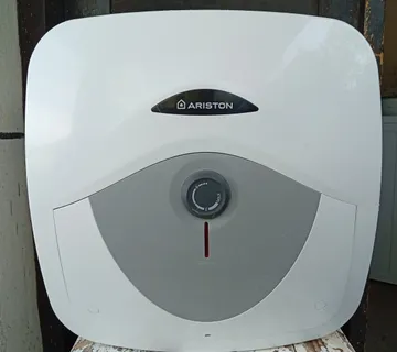 ELEKTRIČNI BOJLER Ariston Andris RS 30/3 EU 30L - vrlo dobro stanje - cover