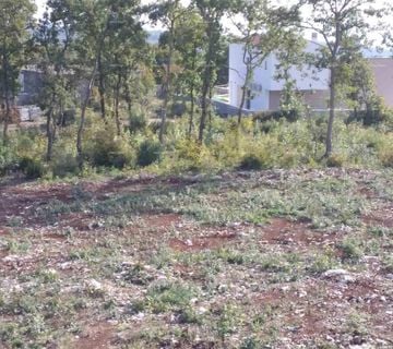 Uredno građevinsko zemljište 620 m2! Blizina Krnice! - cover