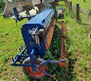 Prodaje se Norsten žitna sijačica 3 m moze sijat sve vrste žita - cover