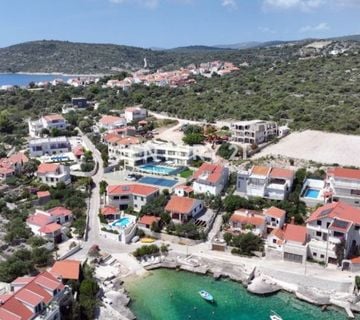 Luksuzna vila s bazenom i panoramskim pogledom – Rogoznica- Kanica - cover