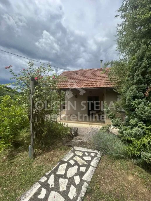 Prodaja! Vikend kuća 60m2(tlocrtno), zemljište 3492m2, vinograd - cover