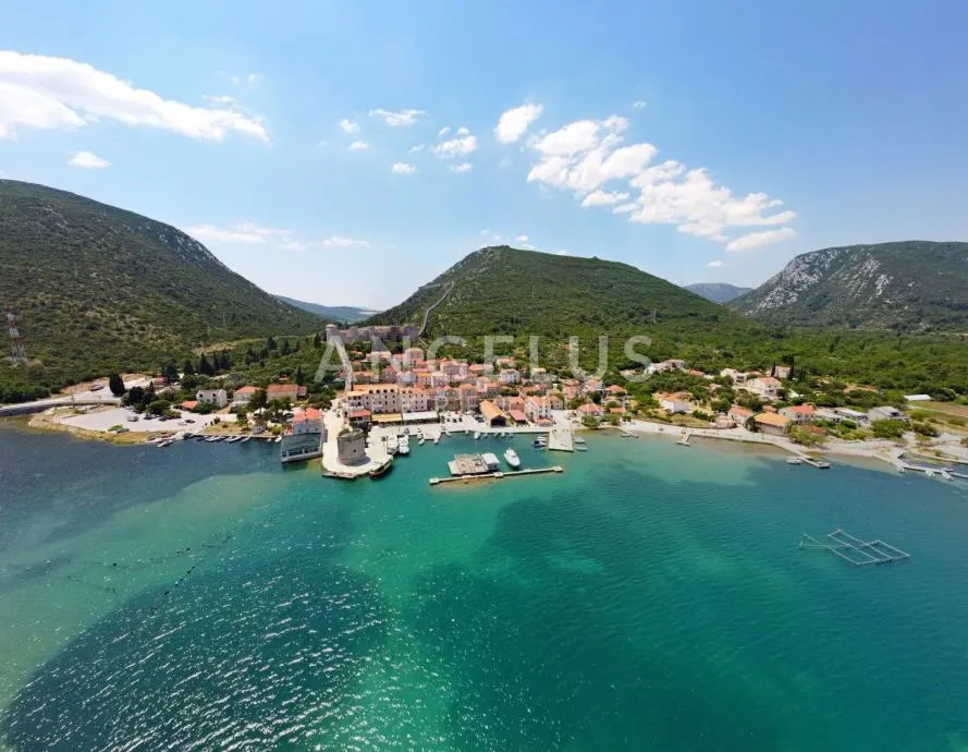 Pelješac, Mali Ston - jedinstvena kuća s mostom ispod zidina, 180 m2. (prodaja) - cover