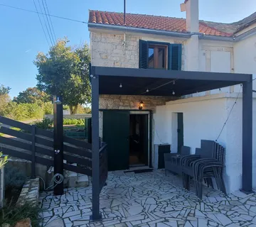 Prodaje se renovirana, namještena, kamena istarska kuća 37m2, Sv Petar - cover