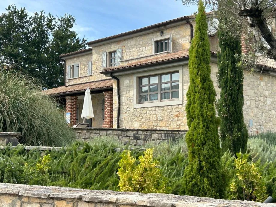 Lijepa kamena vila u okolici Poreča (prodaja) - cover