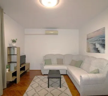 POREČ-STAN NA PRODAJI 850 M OD MORA I PLAŽE (prodaja) - cover