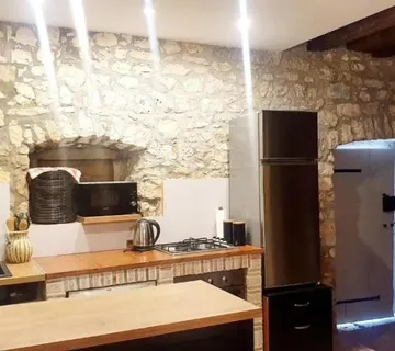 POREČ 4 KM -KAMENA KUĆA SA DVA STANA NA PRODAJI (prodaja) - cover