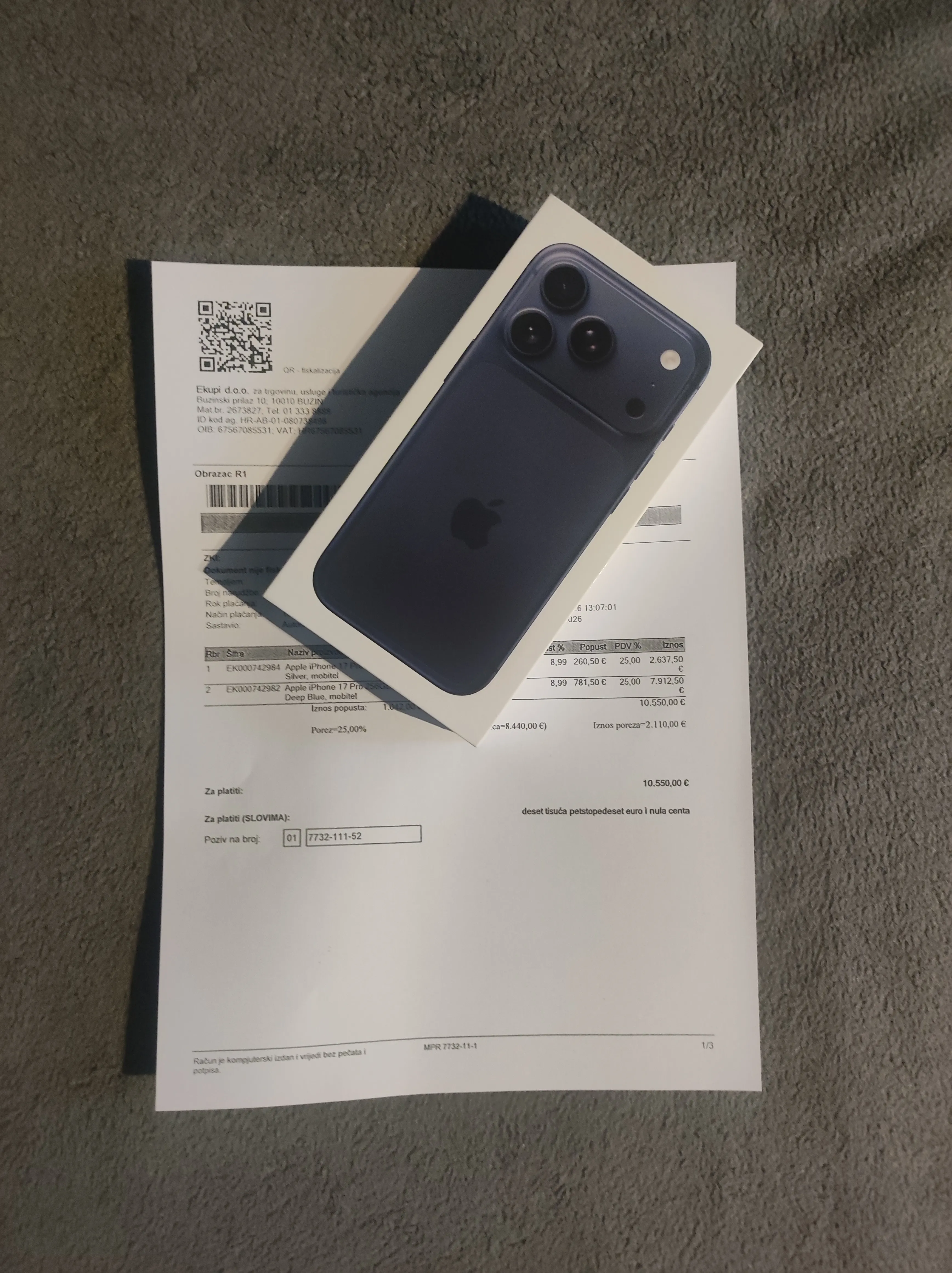 IPHONE 17 PRO DEEP BLUE ZAPAKIRANO SA RAČUNOM - cover