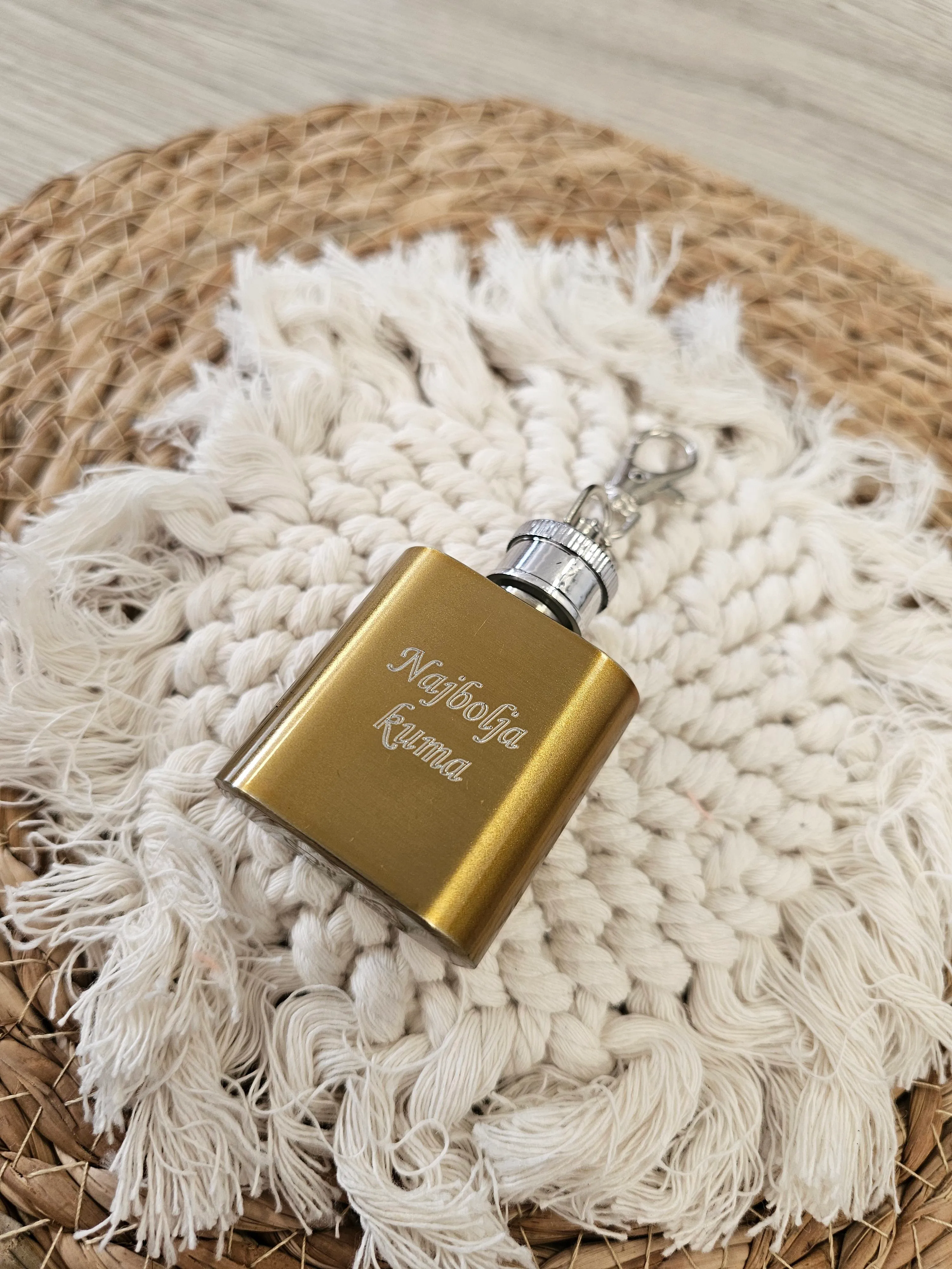 Privjesak pljoska (zlatna) - cover