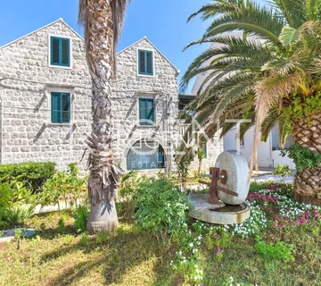 Otok Šipan, Elafitski otoci - Predivna kamena kuća uz more - cover