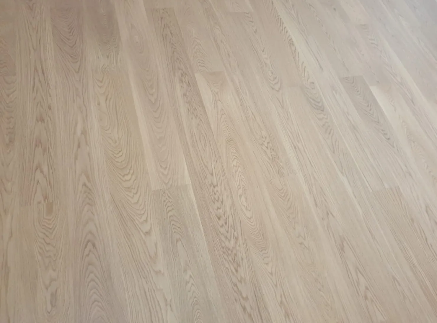 Hrast natur 5% bijeli lak - cover