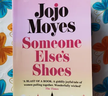Jojo Moyes - Someone elses shoes - cover