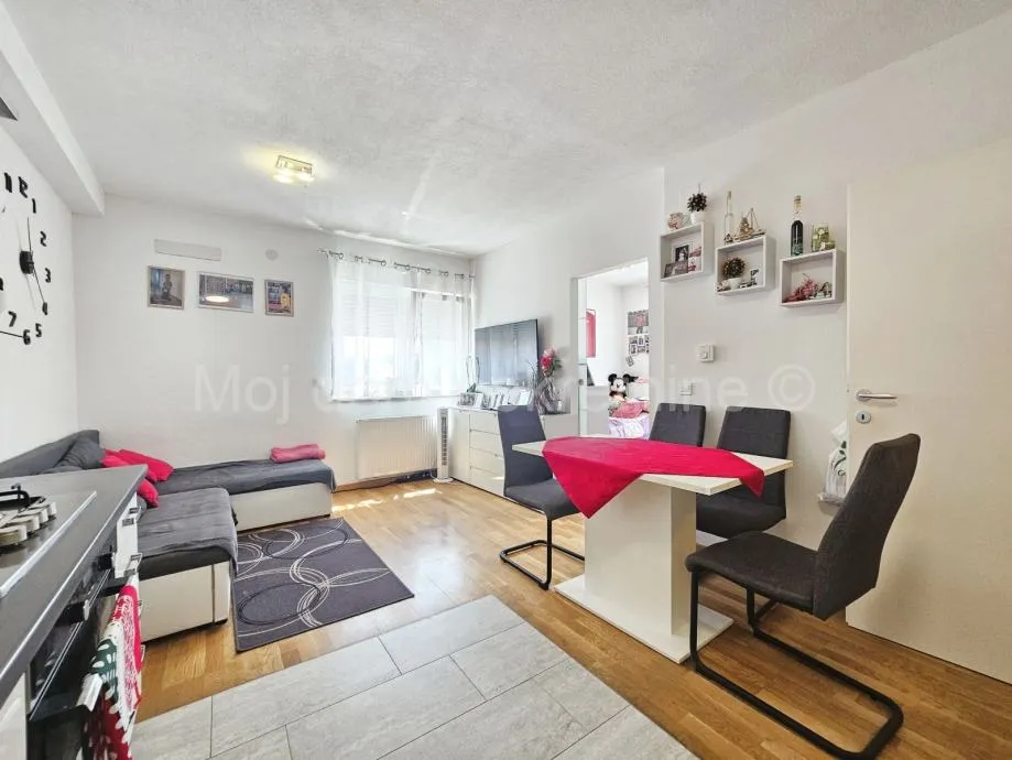 Novi Zagreb, Čehi, lijep 4 soban stan s balkonom, PM, NKP 59.70m2 - cover