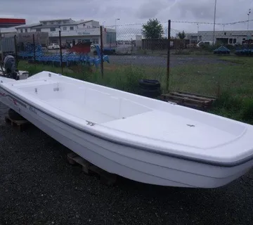 STAKLOPLASTIČNO PLOVILO, PRIMUS 17 LUX ,TRI PRINCEZE, novo - cover