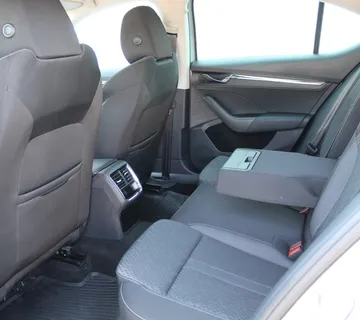 13180 Škoda OCTAVIA Combi Ambition 1.4 TSI DSG PHEV - cover