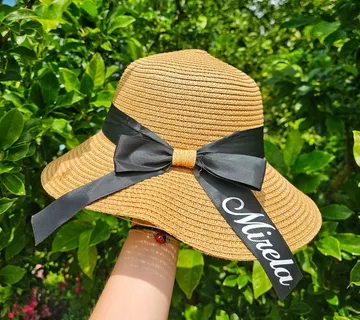 Ljetni šešir s crnom mašnicom - cover