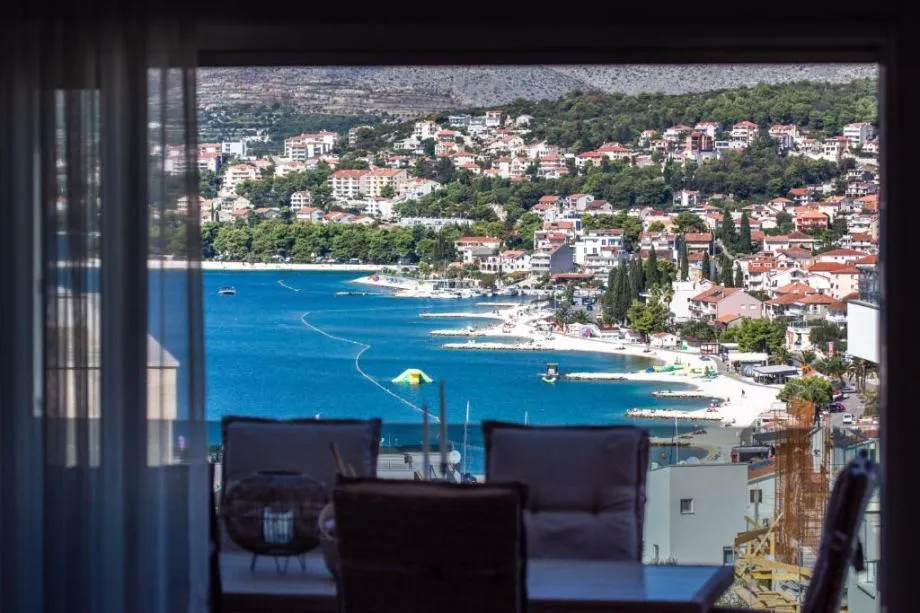 Prekrasan 3-soban penthouse s otvorenim pogledom na more, Okrug Gornji - cover