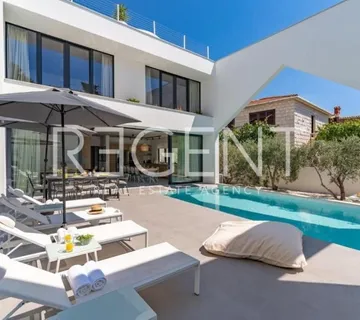 Brač, Supetar - Suvremena vila s grijanim bazenom i pogledom na more - cover