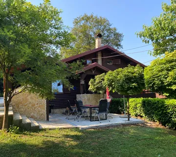 4 Trees Holiday House **** - cover