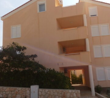 NOVALJA - PRODAJA APARTMANA - PUT LOKVICE - cover