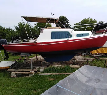 Brodica, sa kabinom - cover