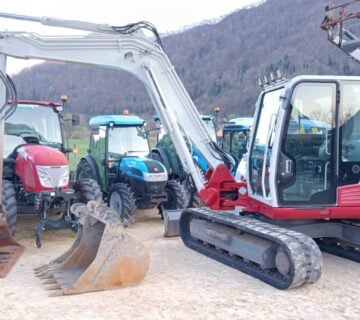 BAGER Takeuchi TB 290 - 8400 KG - 3 ŽLICE - KLIMA-TOP STANJE-POVOLJNO - cover