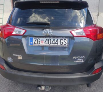 Toyota RAV4 2.2 4*4 - cover