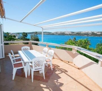 Apartmani Kaštel - cover