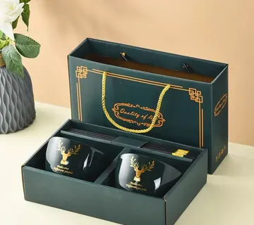 Elegantan poklon set – keramičke šalice i štapići u luksuznoj kutiji - cover