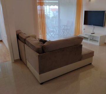 Na prodaju je kvalitetno uređen stan površine 65 m² u Peroju - cover
