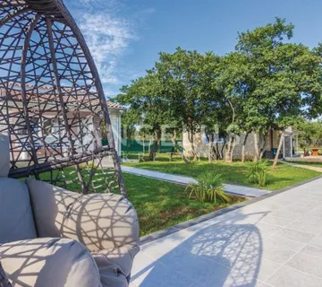 Istra, Rovinj - 2 kuće s bazenom, zemljištem i šumom (prodaja) - cover